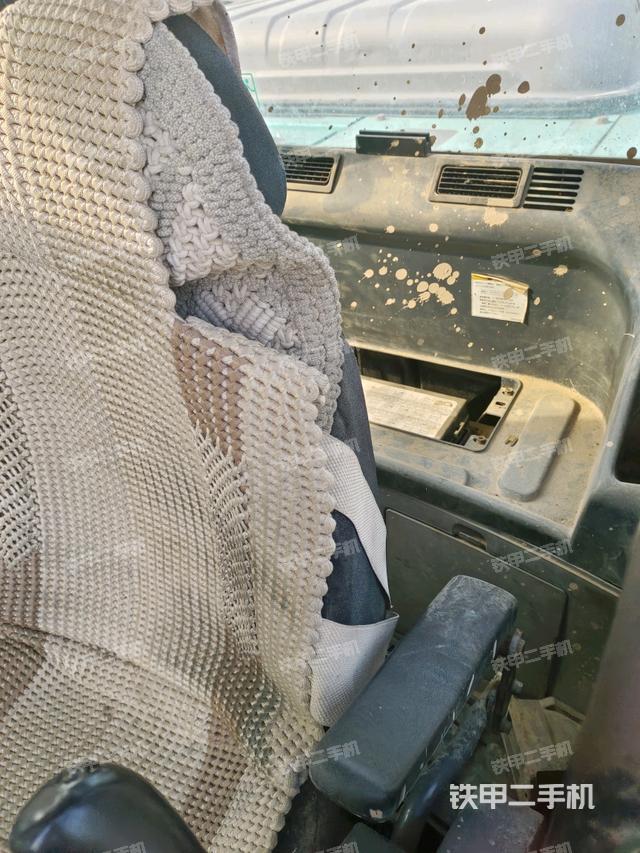 后窗玻璃角标（驾驶室部分）