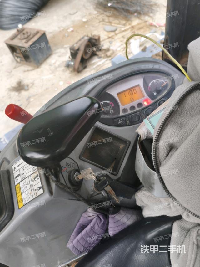 驾驶室顶部（整机外观）