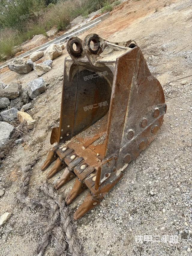 鏟斗右后整體（工作和回轉(zhuǎn)裝置）