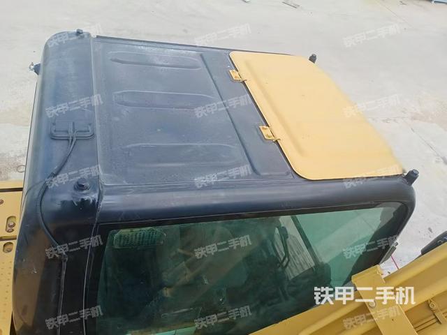 駕駛室頂部（整機外觀）