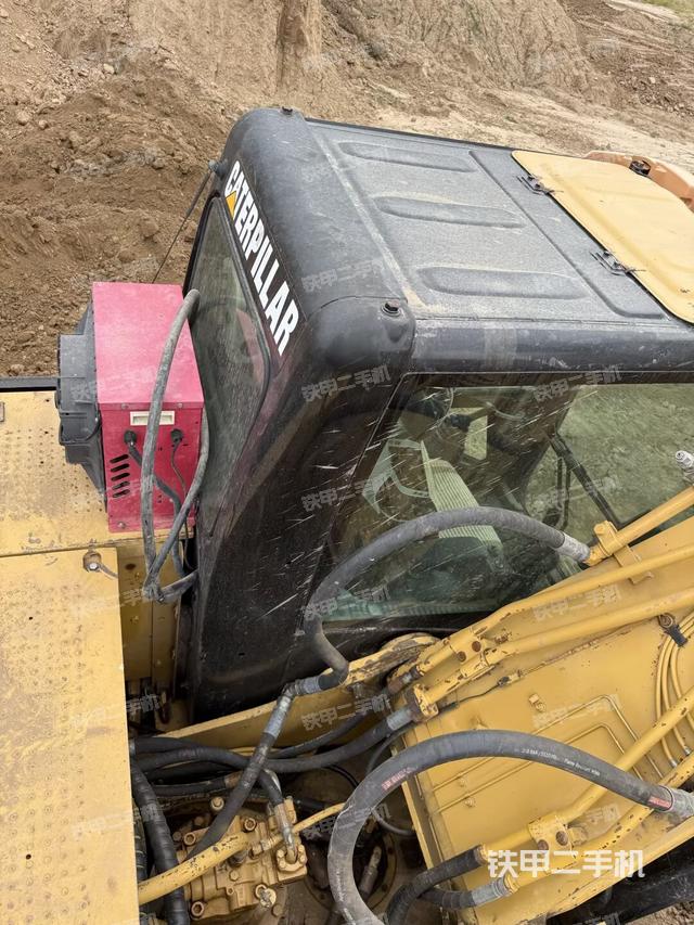 回轉(zhuǎn)馬達(dá)和主控閥（整機(jī)外觀）