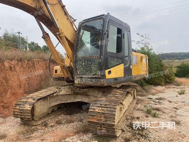 现代R215-7C挖掘机