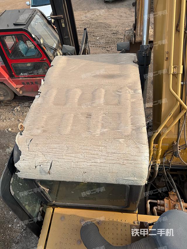 驾驶室顶部（整机外观）