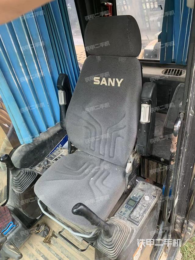 驾驶室整体（整机外观）