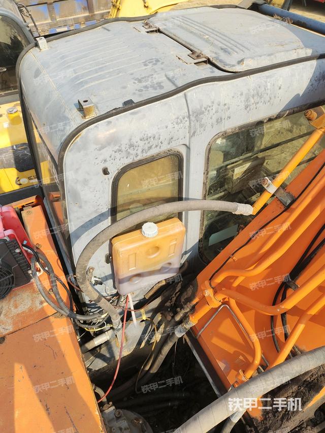 駕駛室頂部俯視（上車(chē)部件）