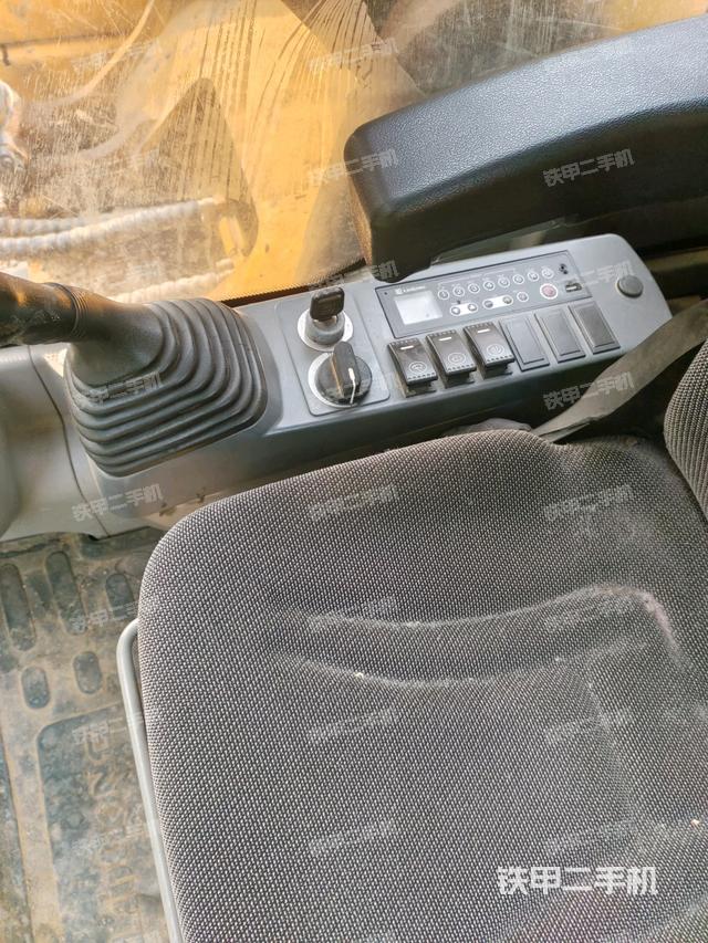 座椅左侧控制台/音响/含左手柄（驾驶室部分）