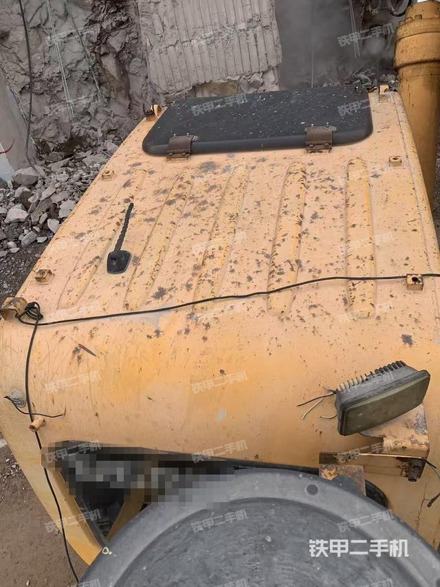 驾驶室顶部（整机外观）