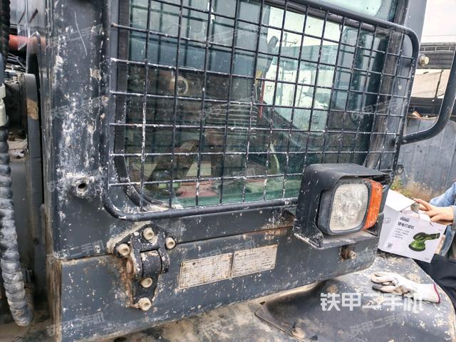 大臂根部?斜（工作和回轉(zhuǎn)裝置）