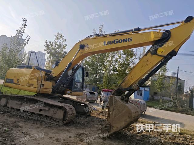 駕駛室整體（整機外觀）