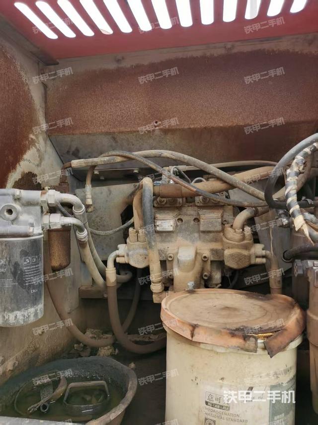 液壓泵艙室正面整體（整機(jī)外觀）