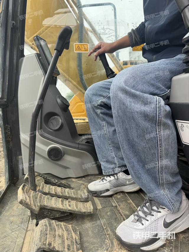 駕駛室整體（整機(jī)外觀）