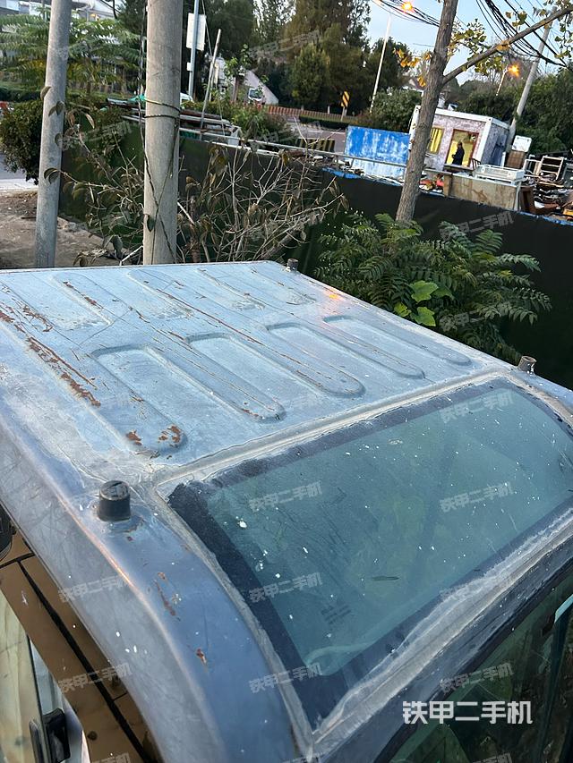 驾驶室顶部（整机外观）