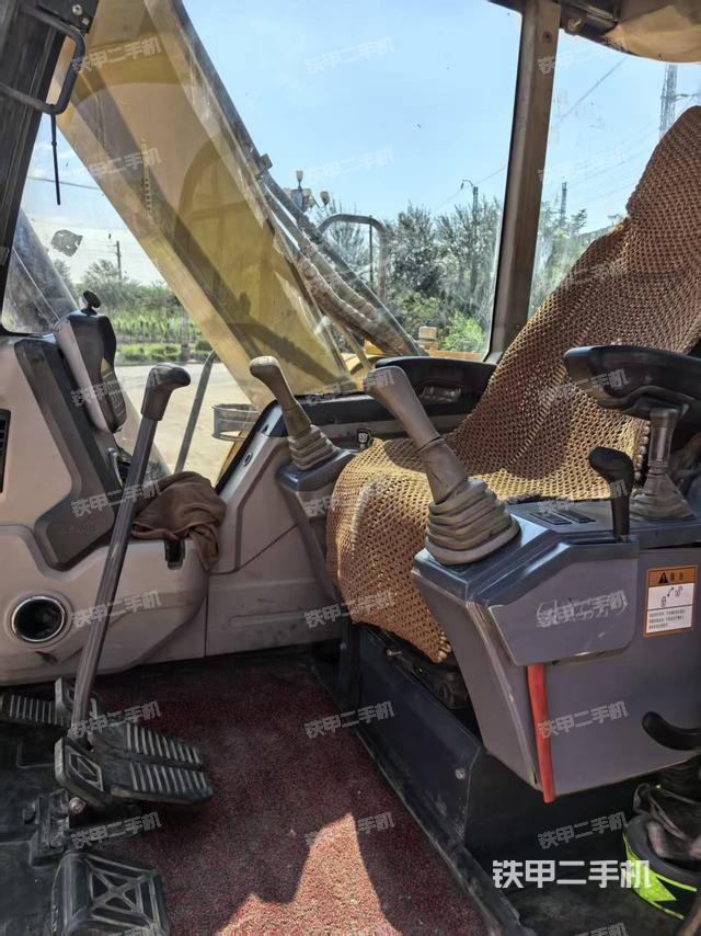 驾驶室整体（整机外观）