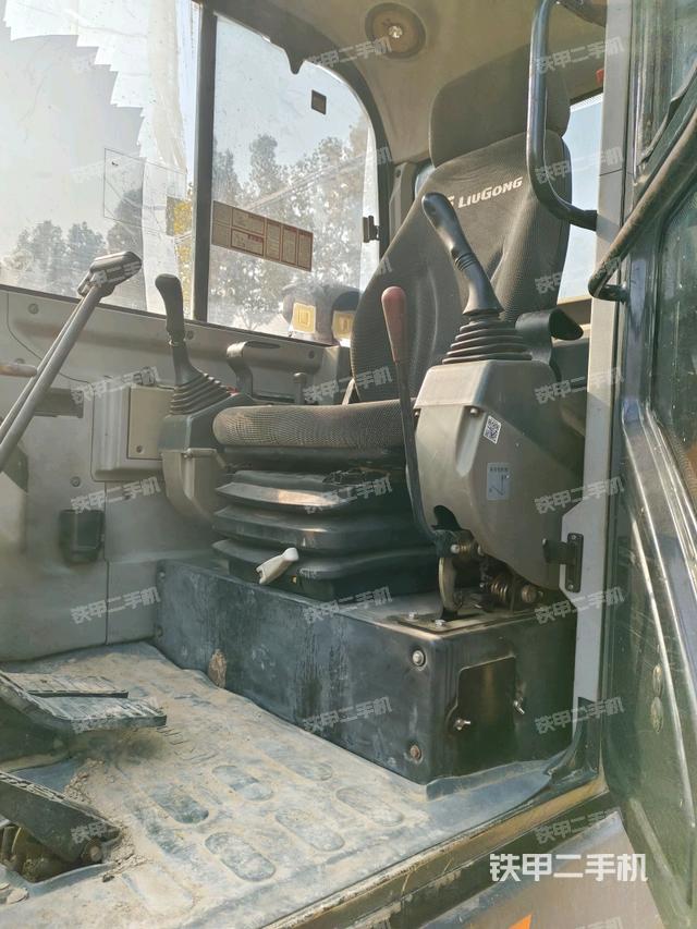 驾驶室整体（整机外观）