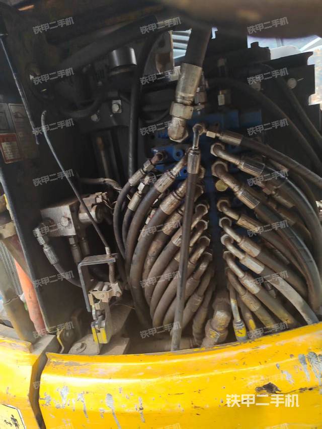 回轉(zhuǎn)馬達和主控閥（整機外觀）