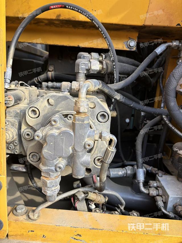 液壓泵艙室正面整體（整機(jī)外觀）