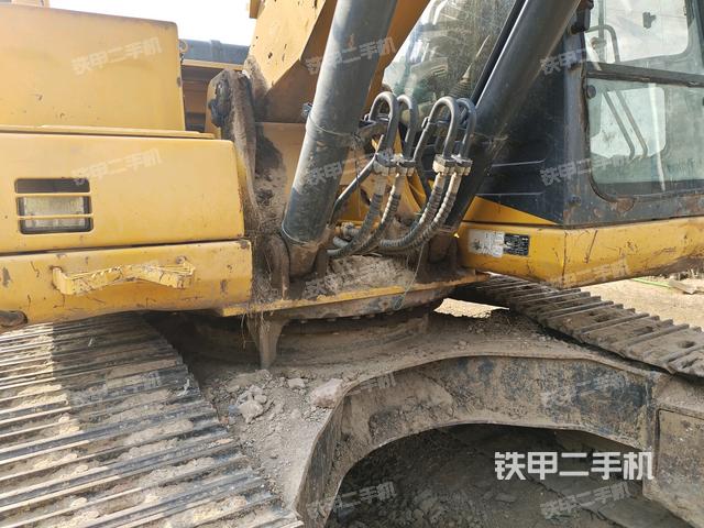 轉(zhuǎn)盤和下車架正前（工作和回轉(zhuǎn)裝置）