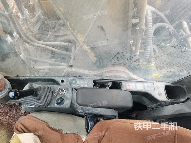 座椅右侧控制台/钥匙门/油门/含右手柄（驾驶室部分）