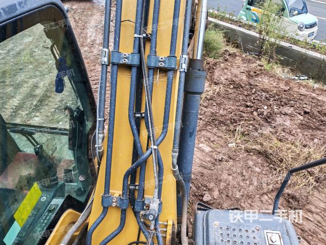 大臂背部俯视（工作和回转装置）