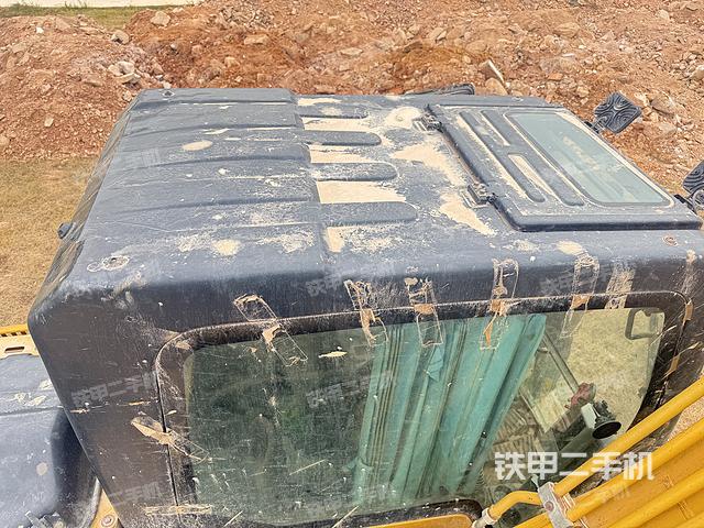 驾驶室顶部（整机外观）