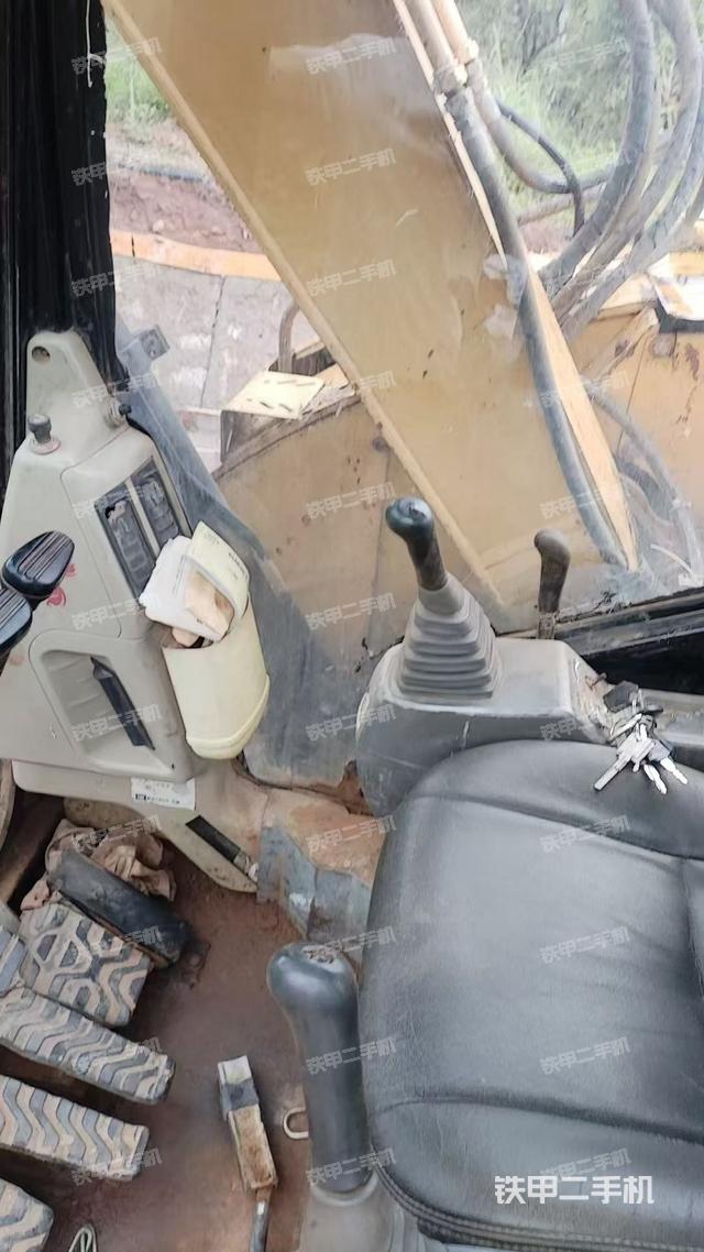 座椅左側(cè)控制臺/音響/含左手柄（駕駛室部分）