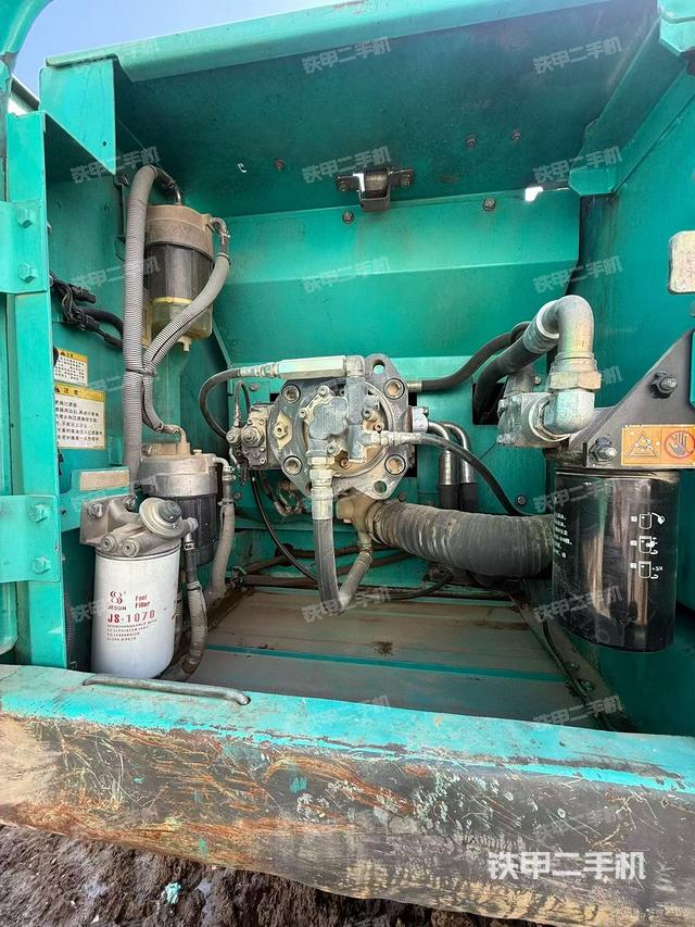 液壓泵艙室正面整體（整機(jī)外觀）