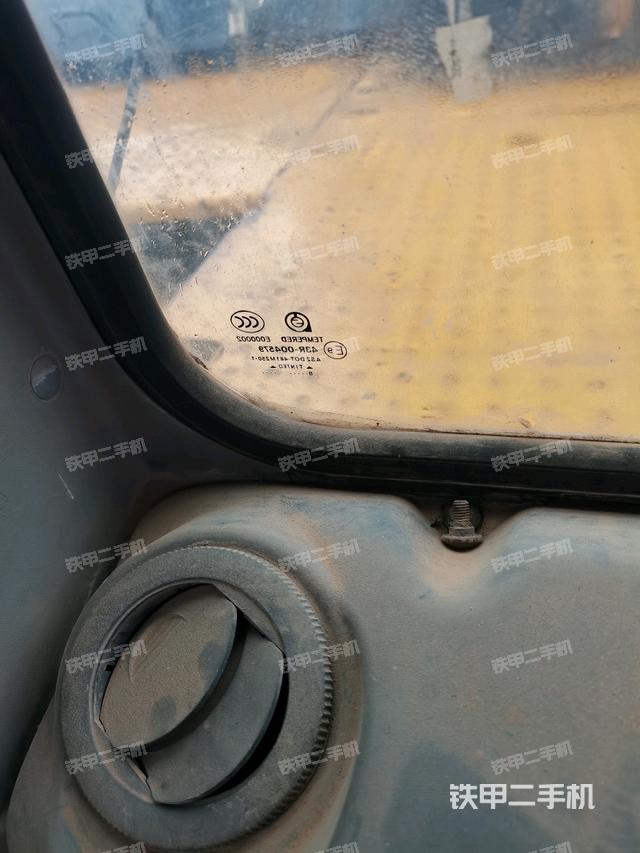 后窗玻璃角标（驾驶室部分）