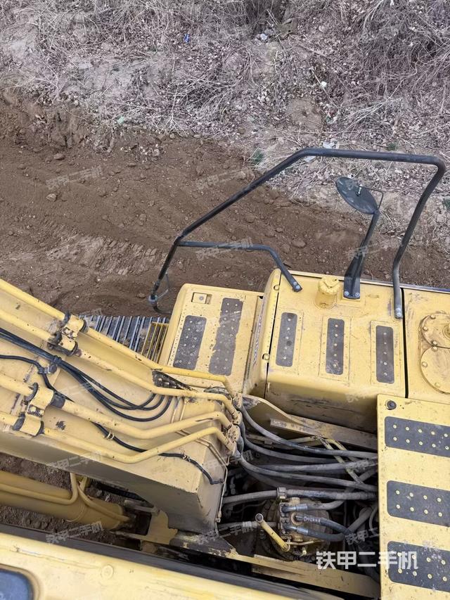 回轉(zhuǎn)馬達(dá)和主控閥（整機(jī)外觀）