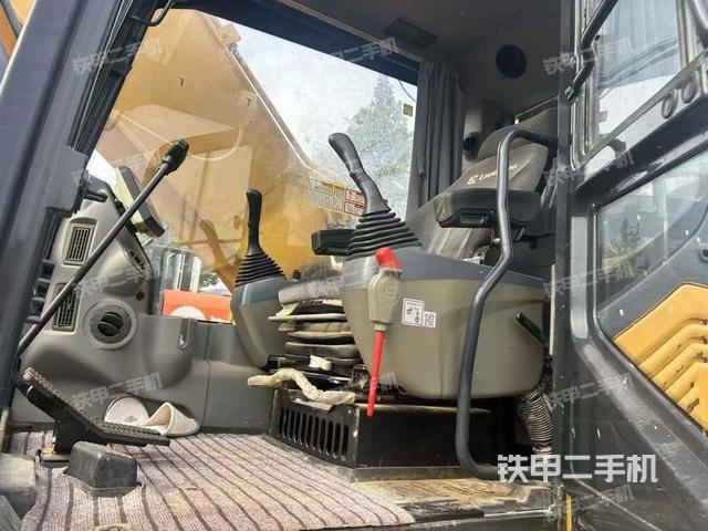 驾驶室整体（整机外观）