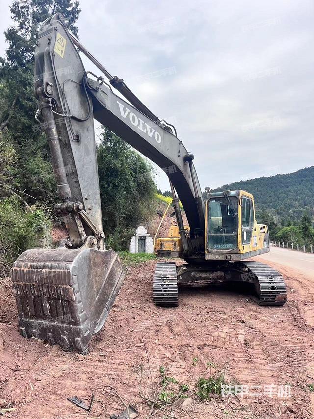沃爾沃EC240B挖掘機