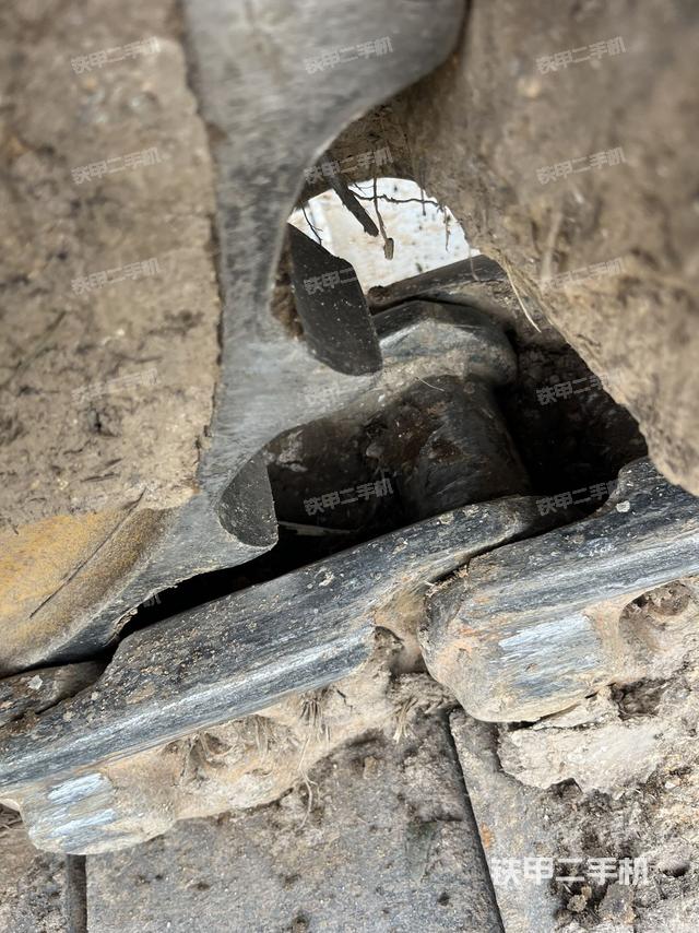 左驅(qū)動輪（行走機構(gòu)）