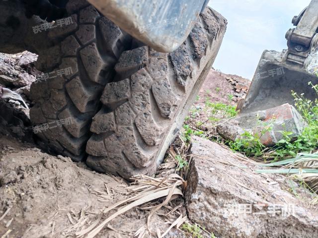 左驅(qū)動(dòng)輪（行走機(jī)構(gòu)）