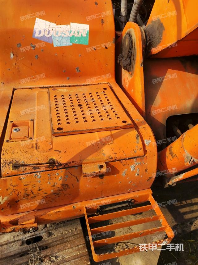 大臂根部?斜視（工作和回轉(zhuǎn)裝置）