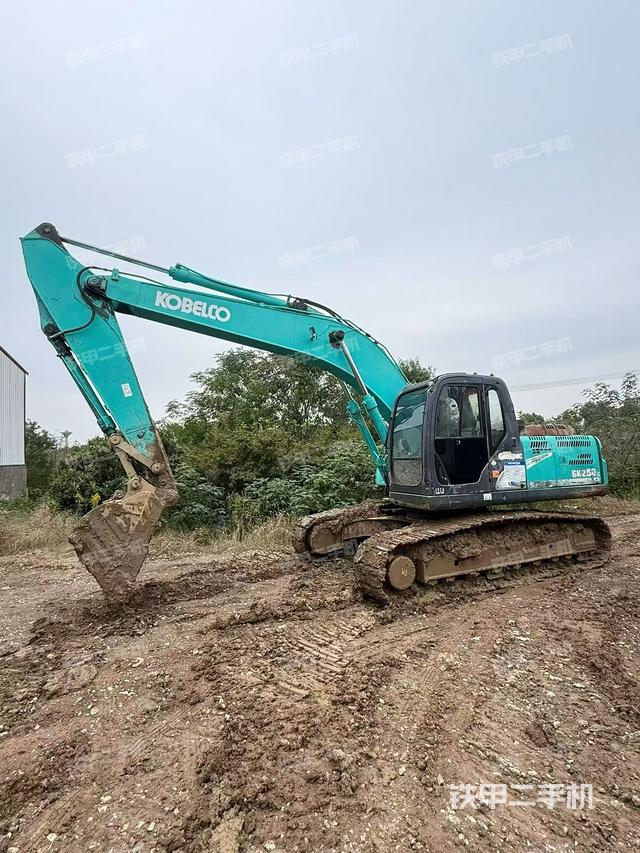 神鋼SK210LC-8挖掘機(jī)