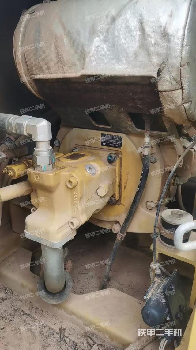 液壓泵艙室正面整體（整機(jī)外觀）