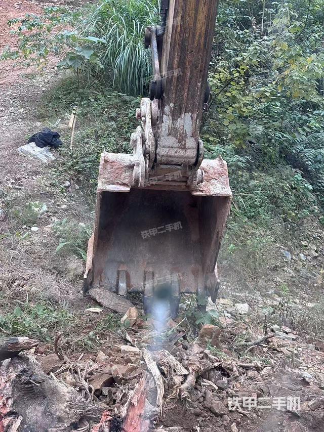 驾驶室顶部（整机外观）