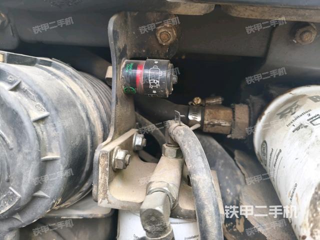 液压泵舱室正面整体（整机外观）