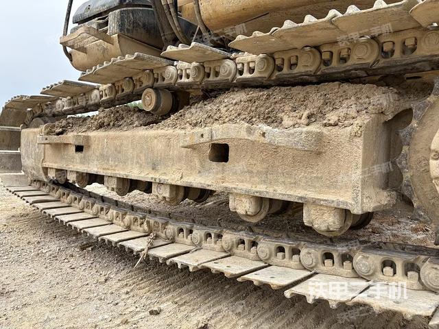 右驅(qū)動輪（行走機(jī)構(gòu)）