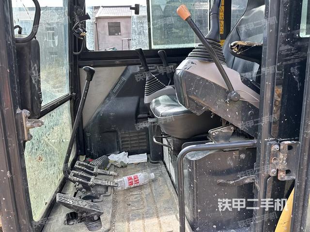 駕駛室整體（整機外觀）