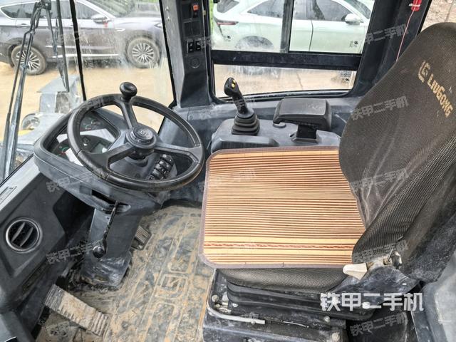 駕駛室正側(cè)（駕駛室部分）