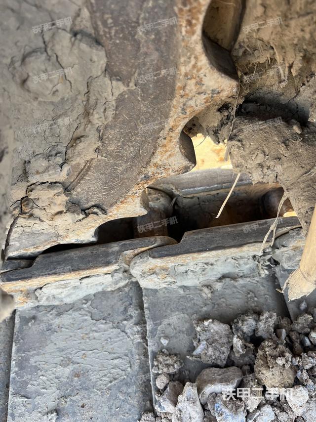 左側(cè)履帶整體?（行走機(jī)構(gòu)）