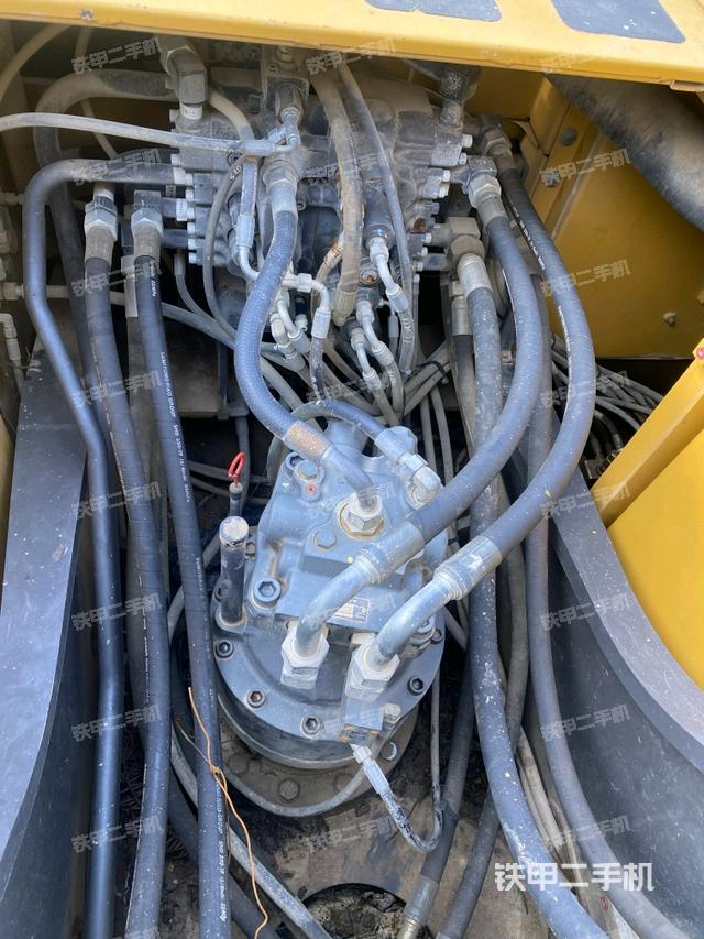 回轉(zhuǎn)馬達(dá)和主控閥（整機(jī)外觀）