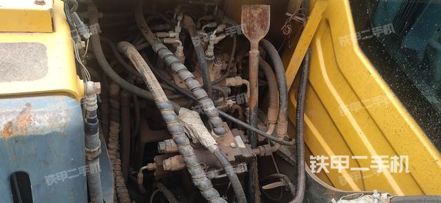 回转马达和主控阀（整机外观）