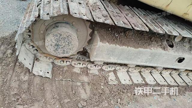 右驅(qū)動輪（行走機構(gòu)）