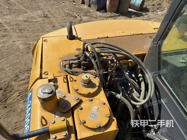 驾驶室顶部（整机外观）