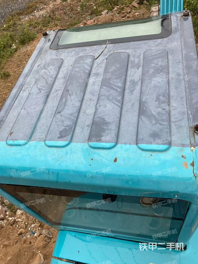 驾驶室顶部（整机外观）