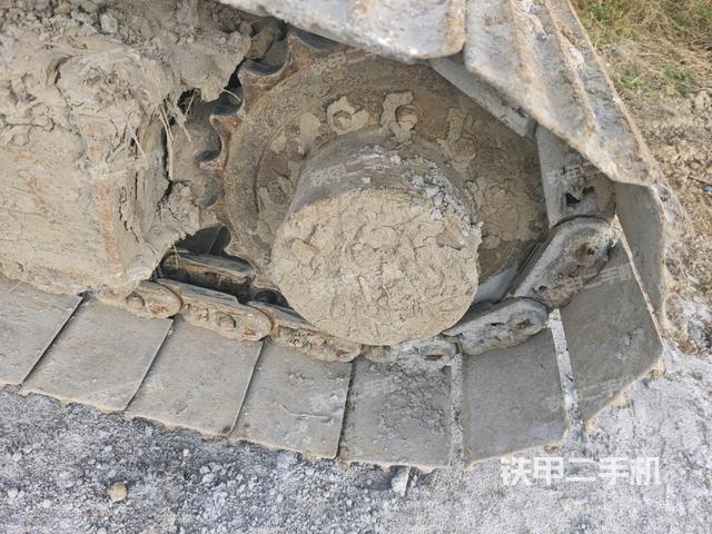 左驅(qū)動輪（行走機(jī)構(gòu)）