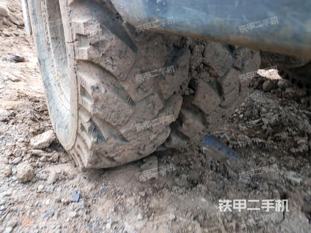 右驅(qū)動(dòng)輪（行走機(jī)構(gòu)）