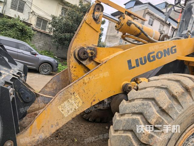 鏟斗油缸側(cè)面（工作裝置）