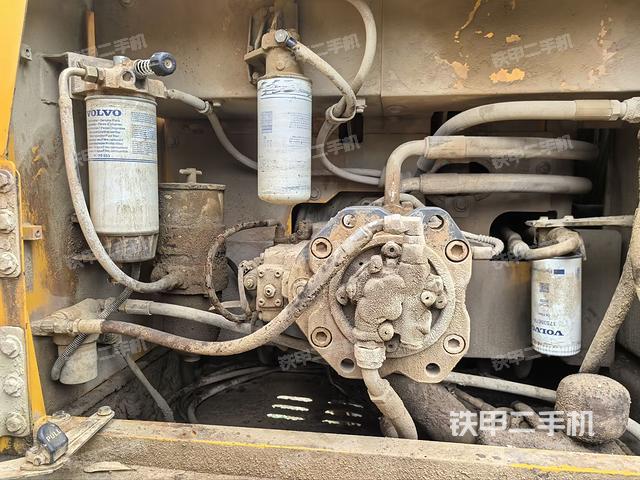 液壓泵艙室正面整體（整機(jī)外觀）